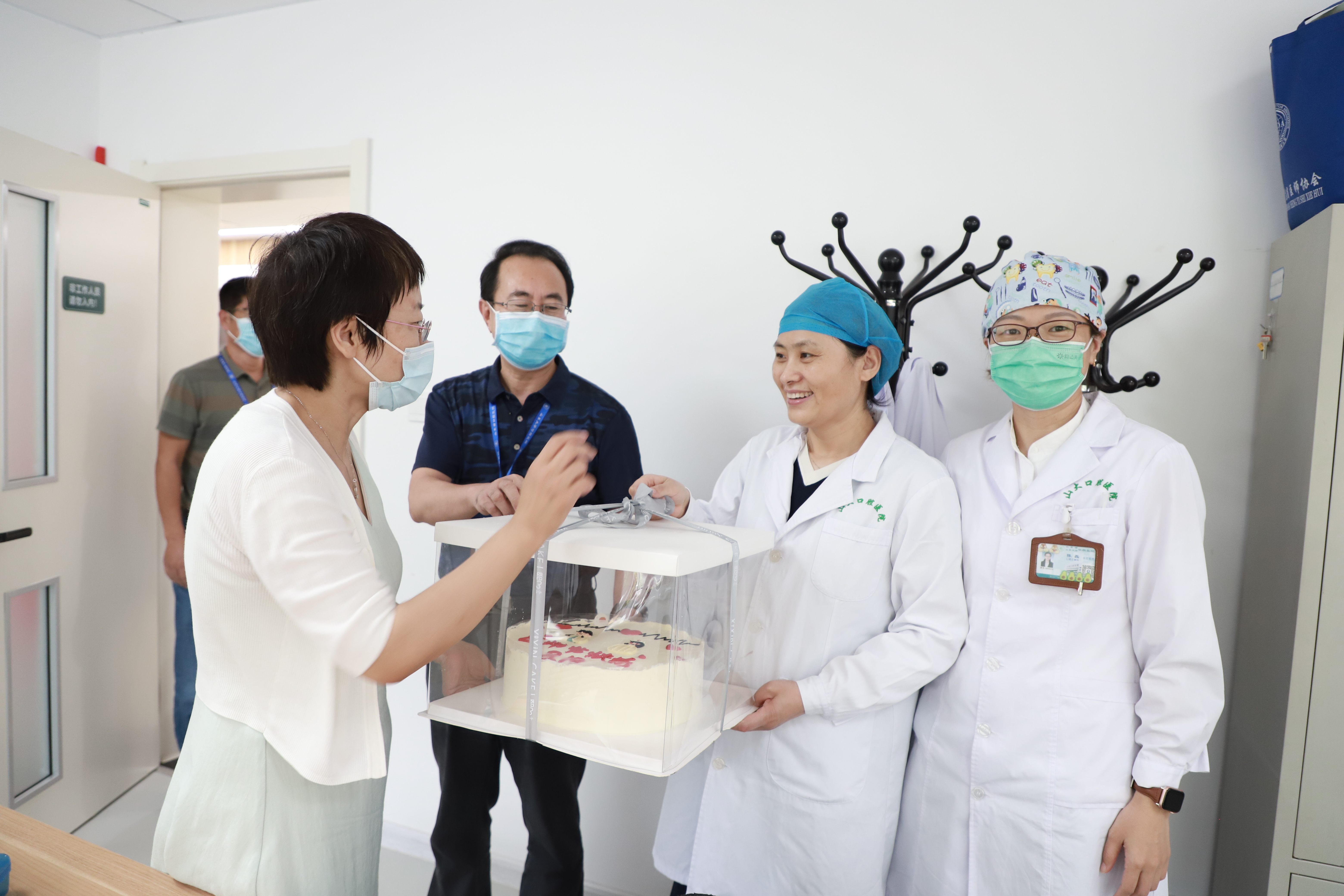 “医”心向党 踔厉奋进——BV伟德官方网站（口腔医院）开展中国医师节庆祝活动