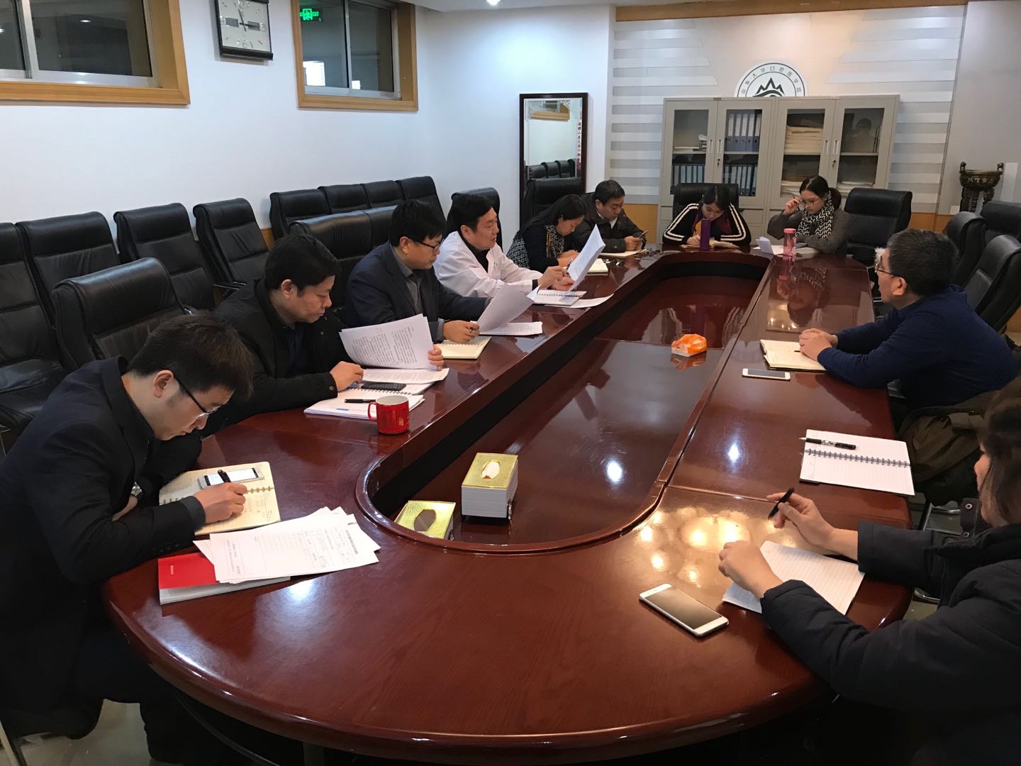 BV伟德官方网站召开支部书记会议布置“学习宣传贯彻党的十九大精神，加快建设世界一流大学”专题研讨工作