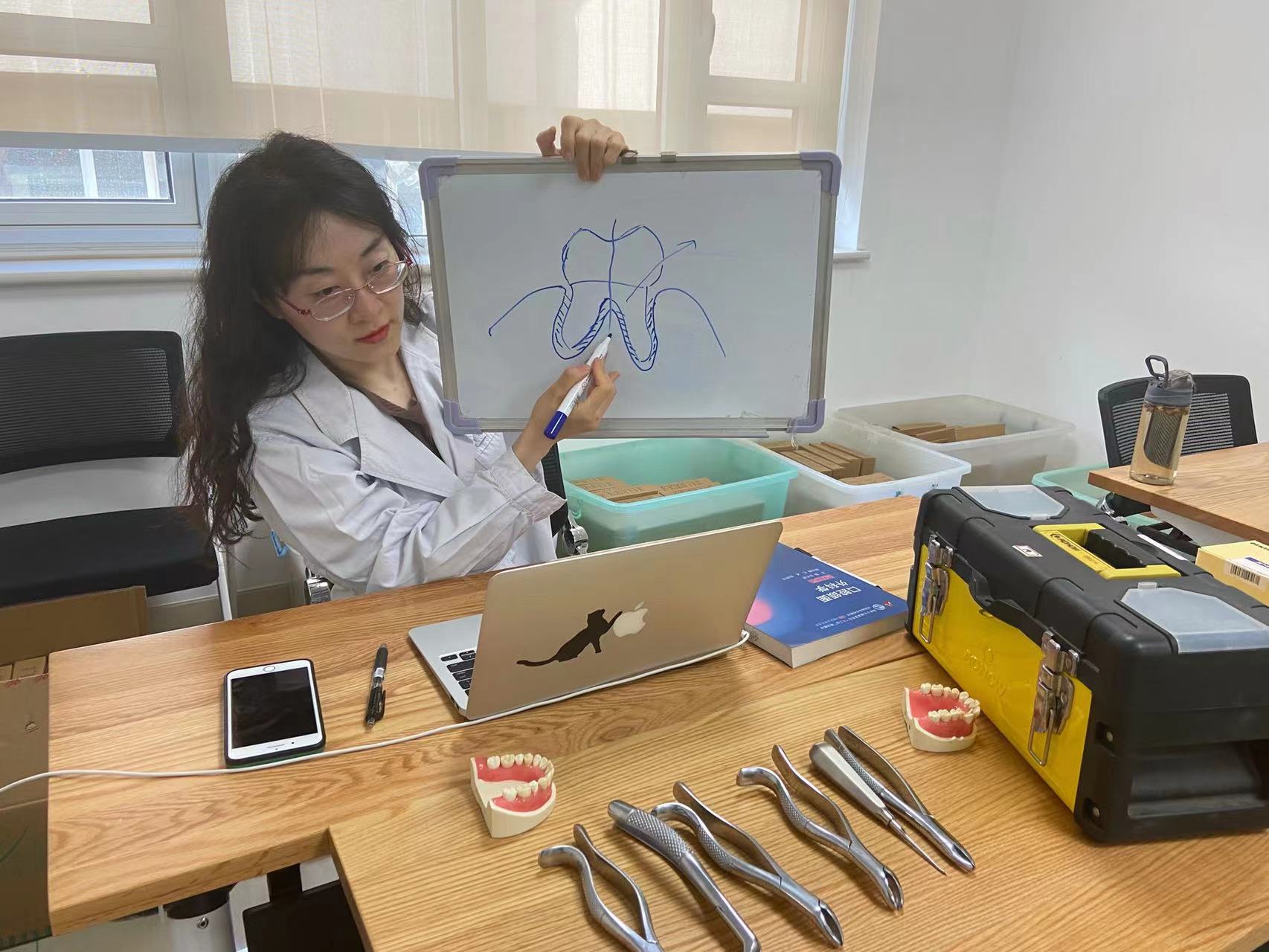 云端相“连” 打造特色“空中”课堂 BV伟德官方网站（口腔医院）线上教学稳步开展