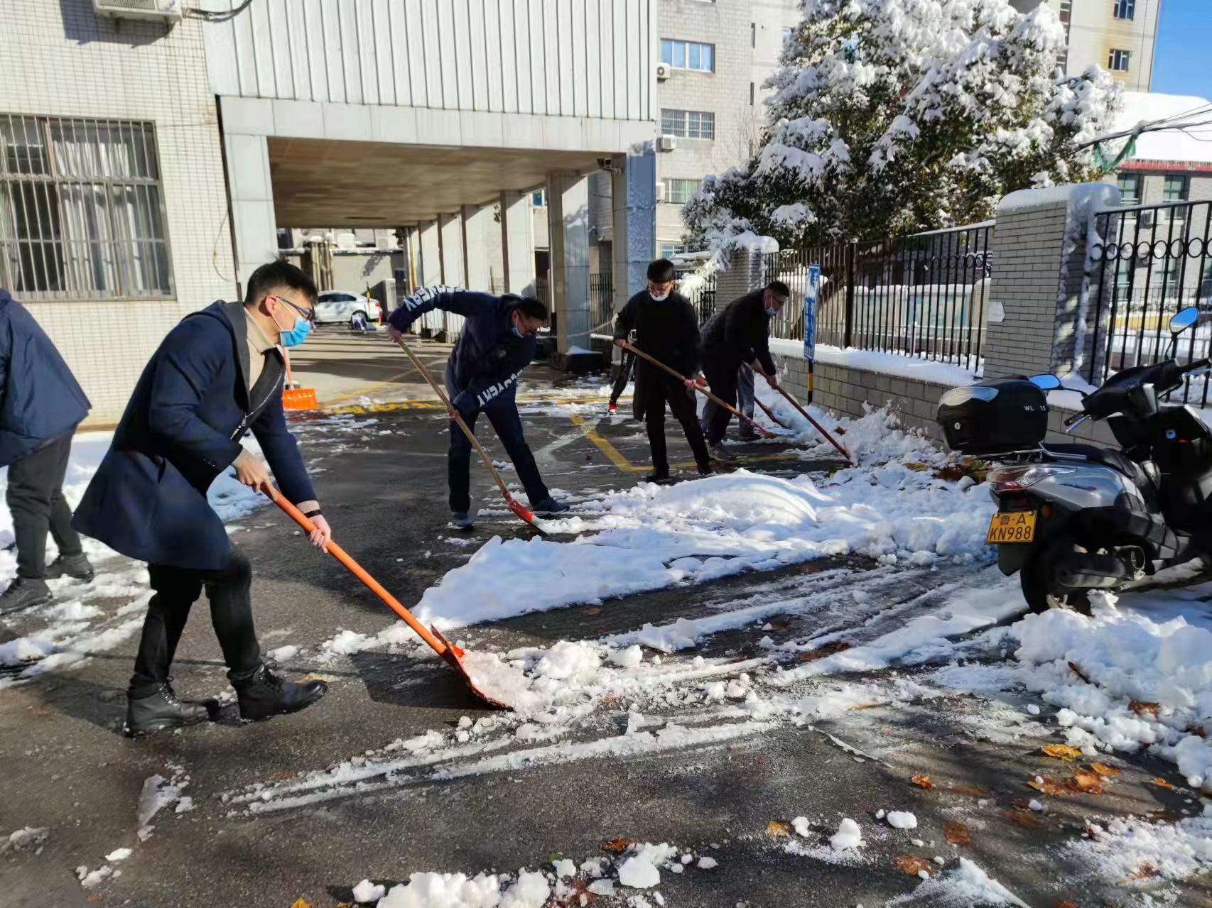 天寒地冻路难行 BV伟德官方网站在行动