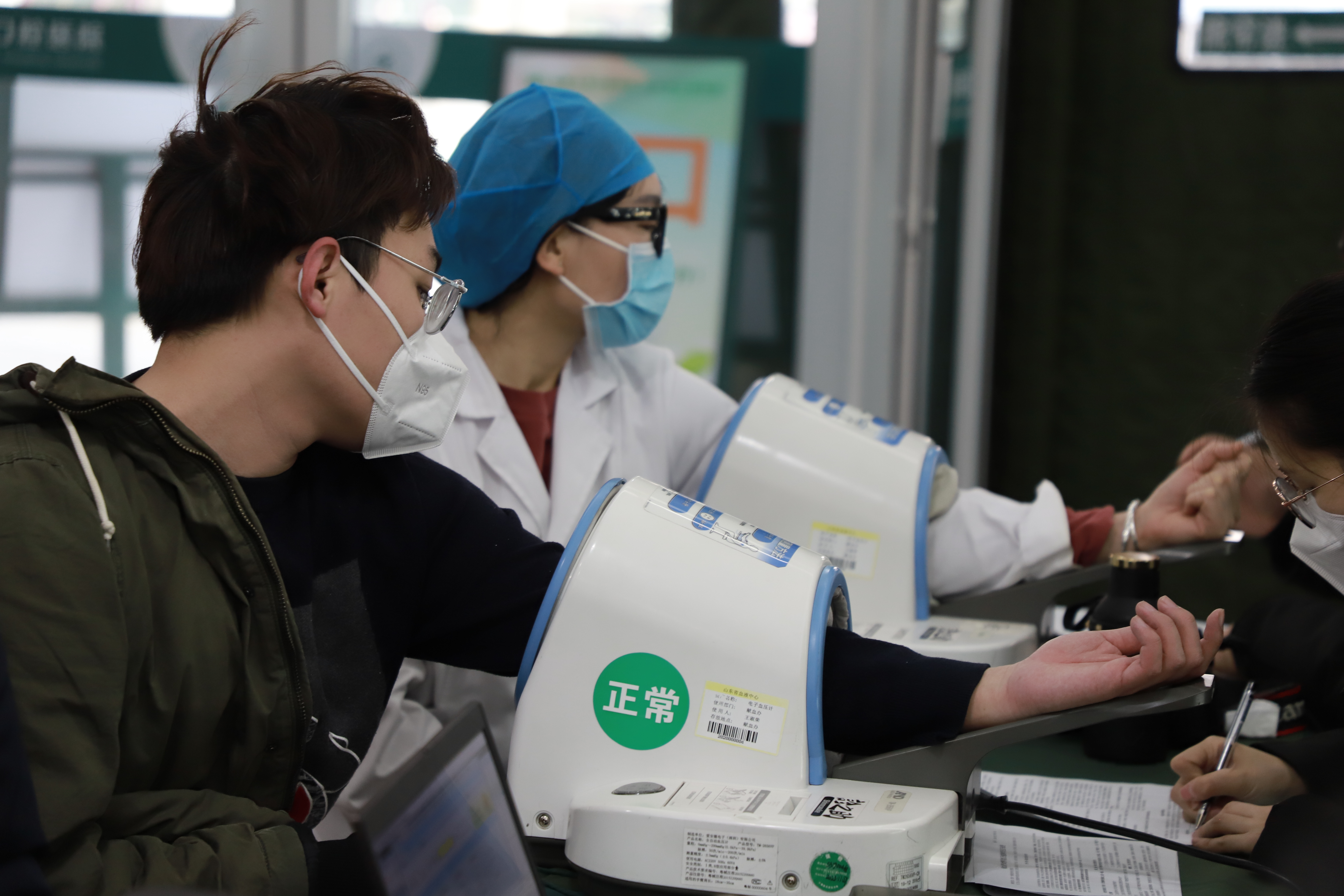 挽袖献血 情暖冬日 | 公司积极开展无偿献血活动