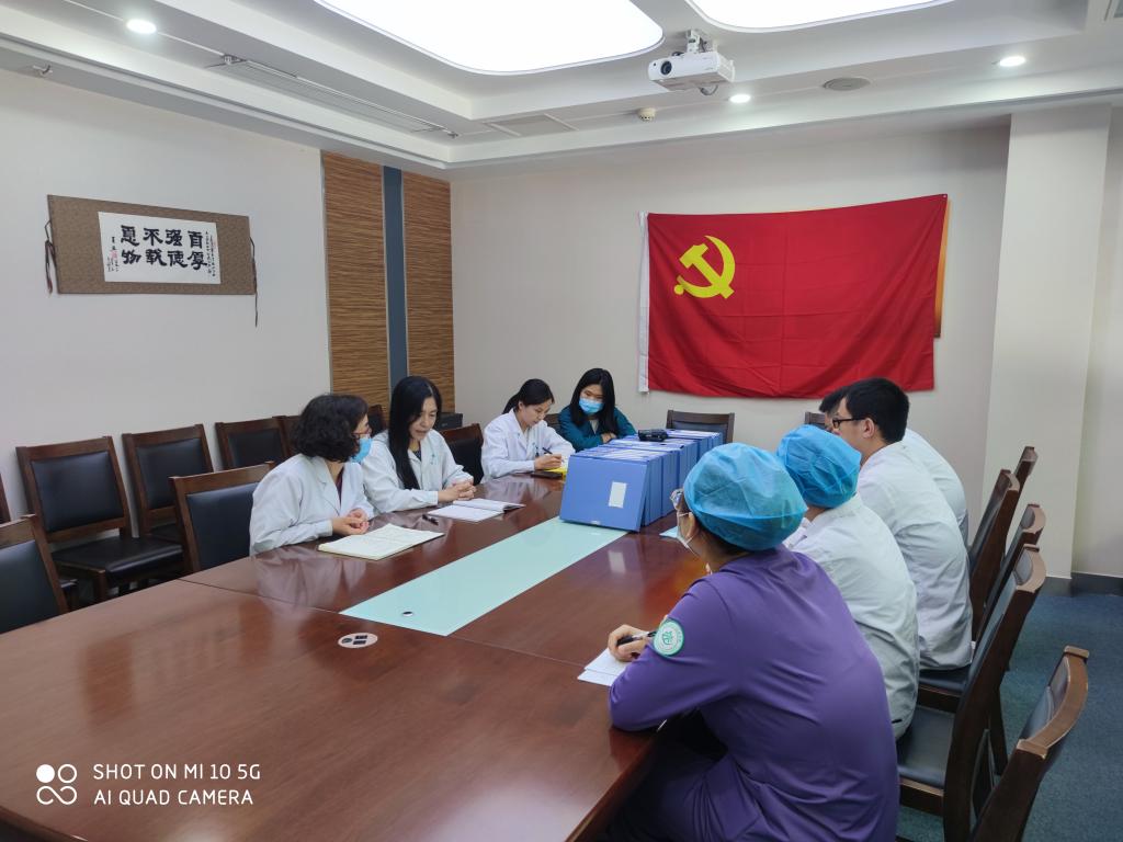 城西分公司党支部组织“筑牢安全防线，确保医疗安全”主题党日活动
