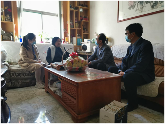 重阳暖心活动--BV伟德官方网站（口腔医院）走访慰问离退休老同志